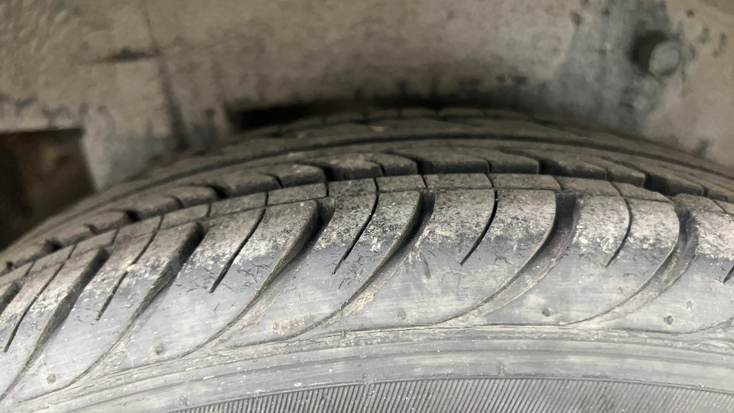 Used 2013 Maruti Suzuki A-Star VXI Petrol Manual tyres RIGHT REAR TYRE TREAD VIEW