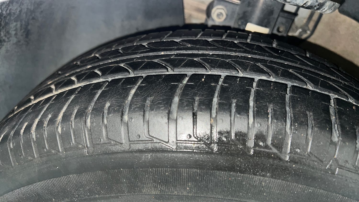 Used 2020 Skoda Rapid Active 1.0 TSI MT Petrol Manual tyres LEFT FRONT TYRE TREAD VIEW
