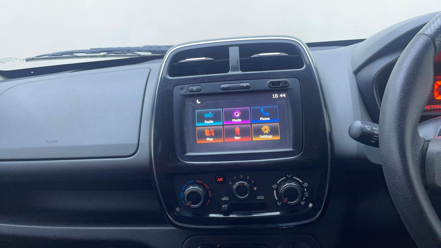 Used 2018 Renault Kwid 1.0 RXT AMT Opt Petrol Automatic interior MUSIC SYSTEM & AC CONTROL VIEW