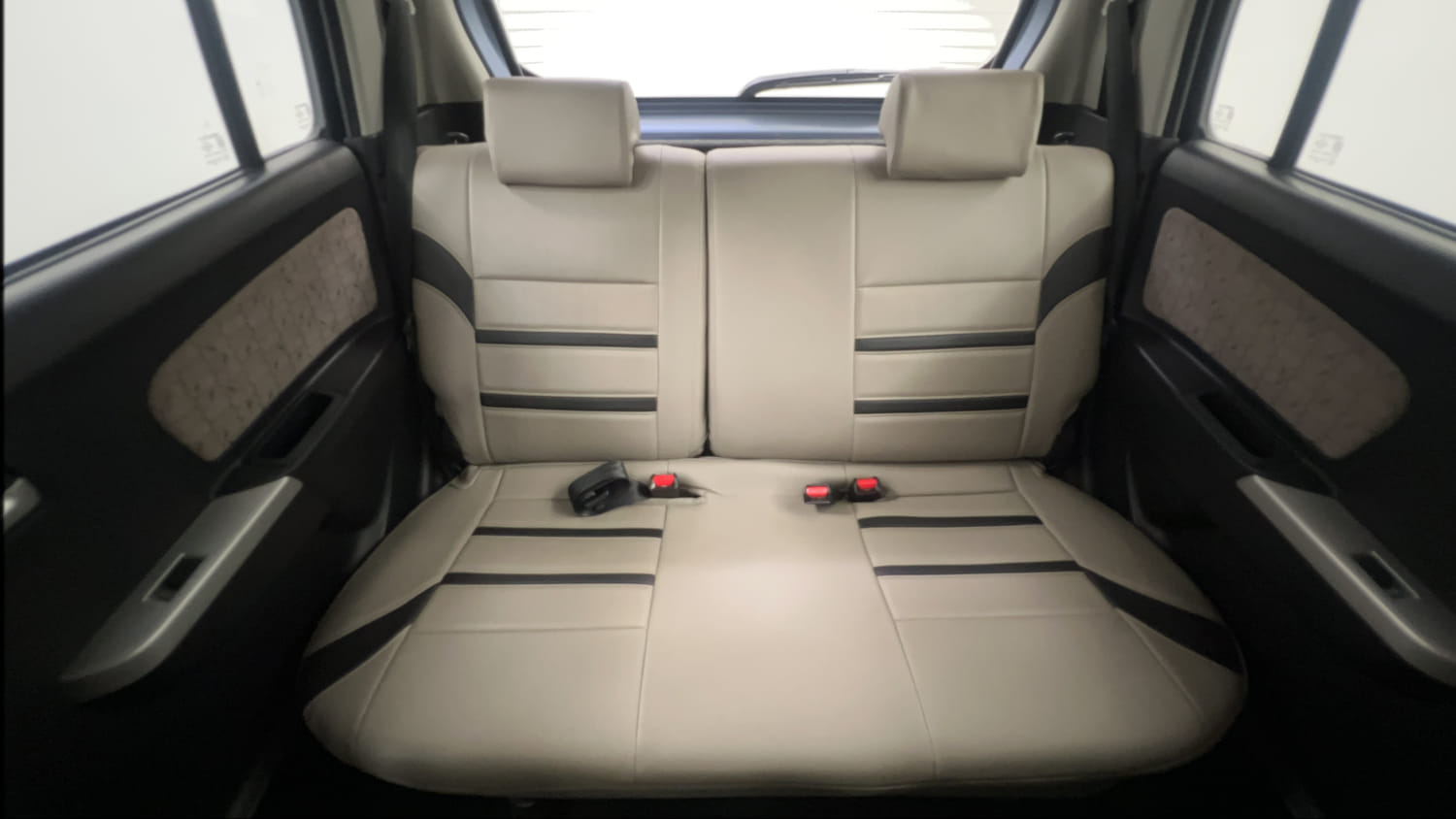 Used 2016 Maruti Suzuki Wagon R 1.0 VXI AMT Petrol Automatic interior REAR SEAT CONDITION VIEW