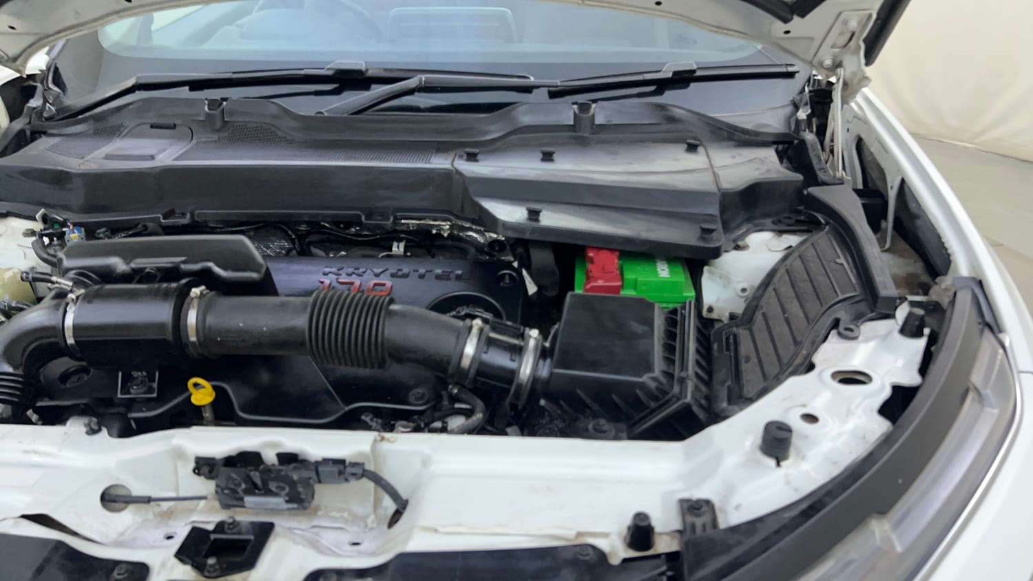 Used 2021 Tata Harrier XZA Plus Dual Tone Diesel Automatic engine ENGINE LEFT SIDE HINGE & APRON VIEW