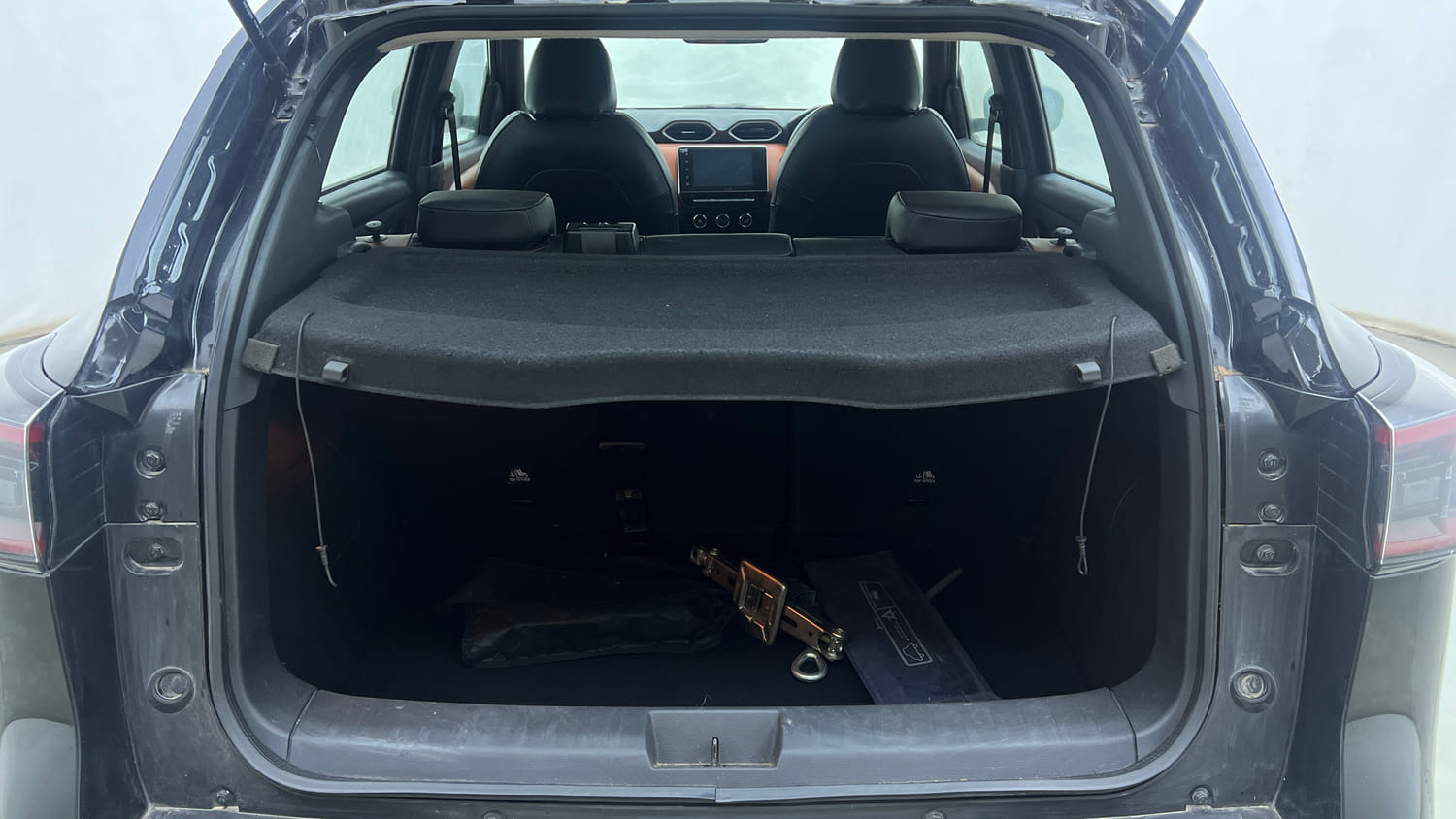 Used 2025 Nissan Magnite Tekna Plus HRAO 1.0 Turbo Petrol MT Petrol Manual interior DICKY INSIDE VIEW