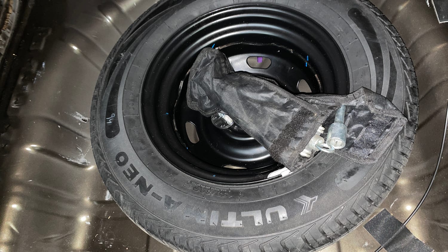 Used 2019 Renault Kwid RXT Opt Petrol Manual tyres SPARE TYRE VIEW