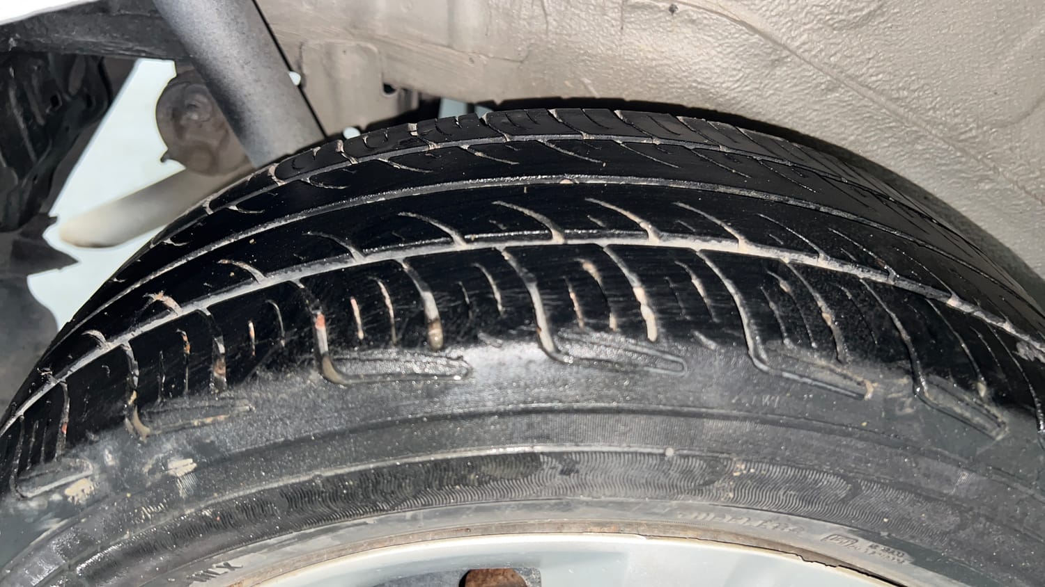 Used 2018 Maruti Suzuki Wagon R 1.0 VXI AMT Petrol Automatic tyres RIGHT REAR TYRE TREAD VIEW