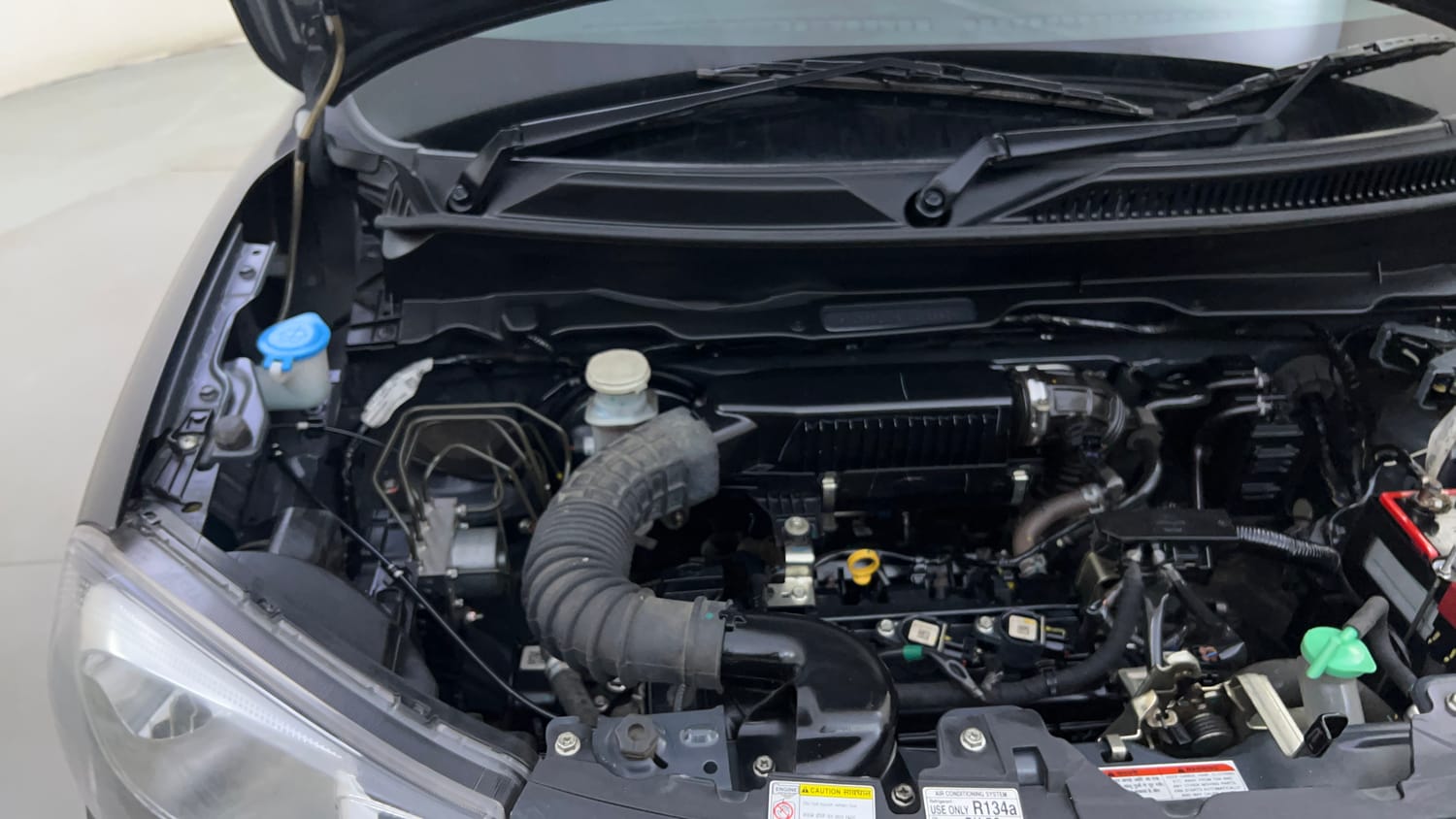 Used 2021 Maruti Suzuki S-Presso VXi Petrol Manual engine ENGINE RIGHT SIDE HINGE & APRON VIEW