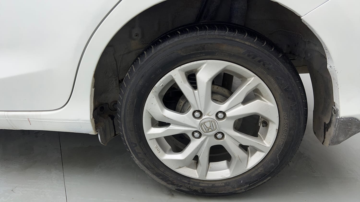 Used 2020 Honda Amaze 1.2 S CVT Petrol Petrol Automatic tyres LEFT REAR TYRE RIM VIEW