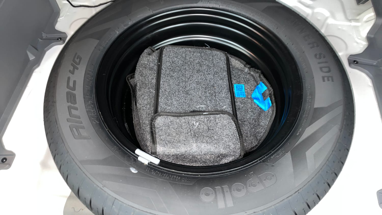 Used 2025 Hyundai Creta 1.5 MPi Petrol MT SX(O) Petrol Manual tyres SPARE TYRE VIEW