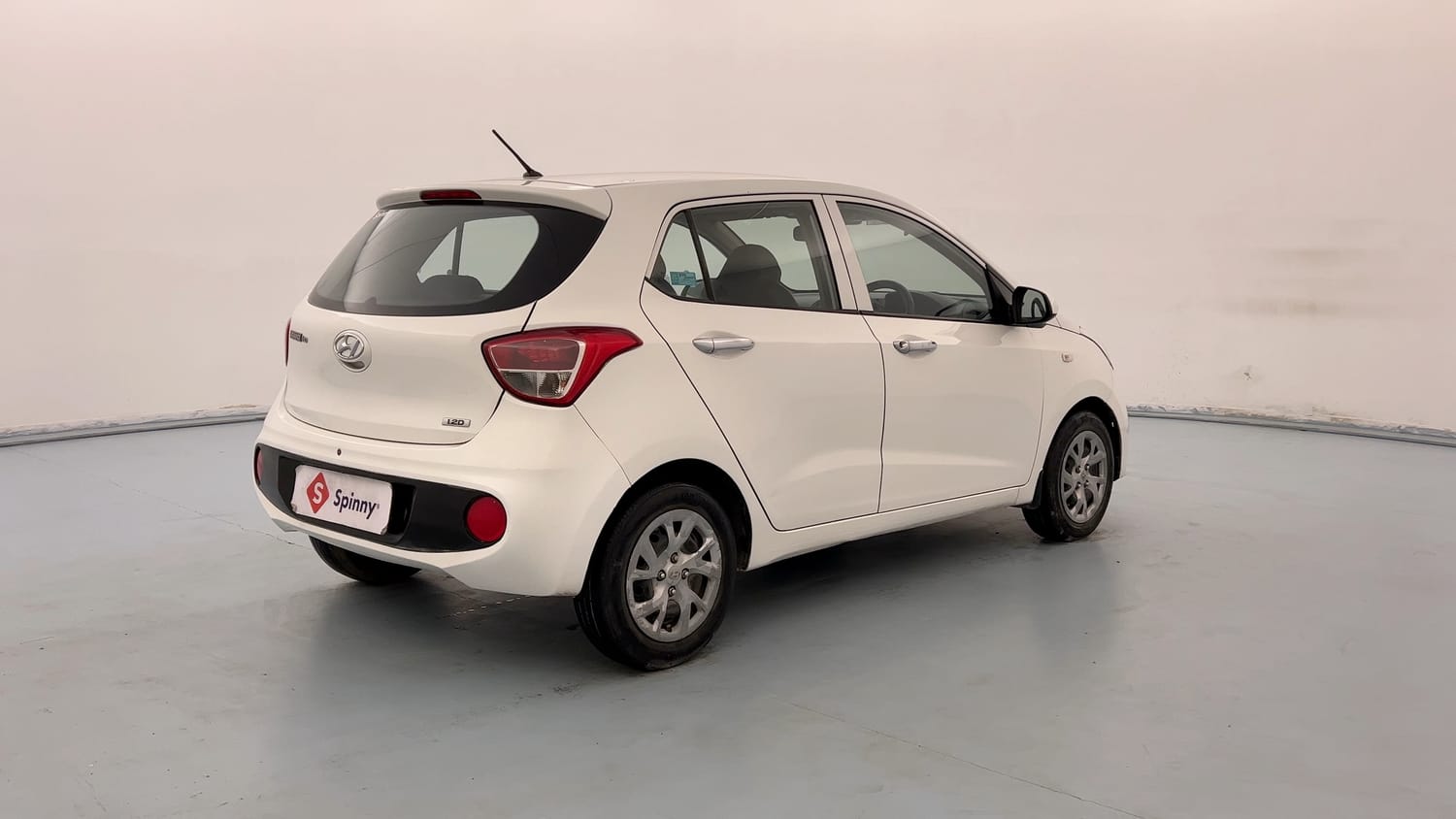 Used 2017 Hyundai Grand i10 Magna U2 1.2 CRDi Diesel Manual exterior RIGHT REAR CORNER VIEW