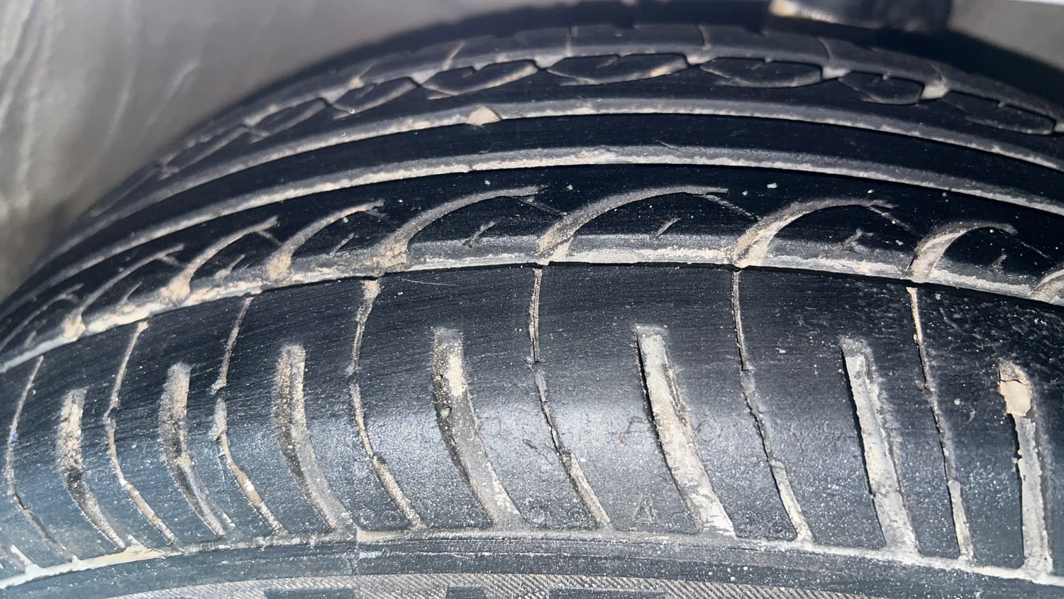 Used 2020 Honda Amaze 1.2 S CVT Petrol Petrol Automatic tyres RIGHT FRONT TYRE TREAD VIEW