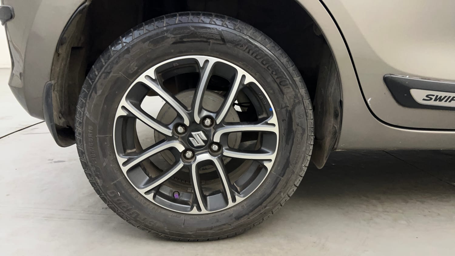 Used 2021 Maruti Suzuki Swift ZXi Plus AMT Petrol Automatic tyres RIGHT REAR TYRE RIM VIEW