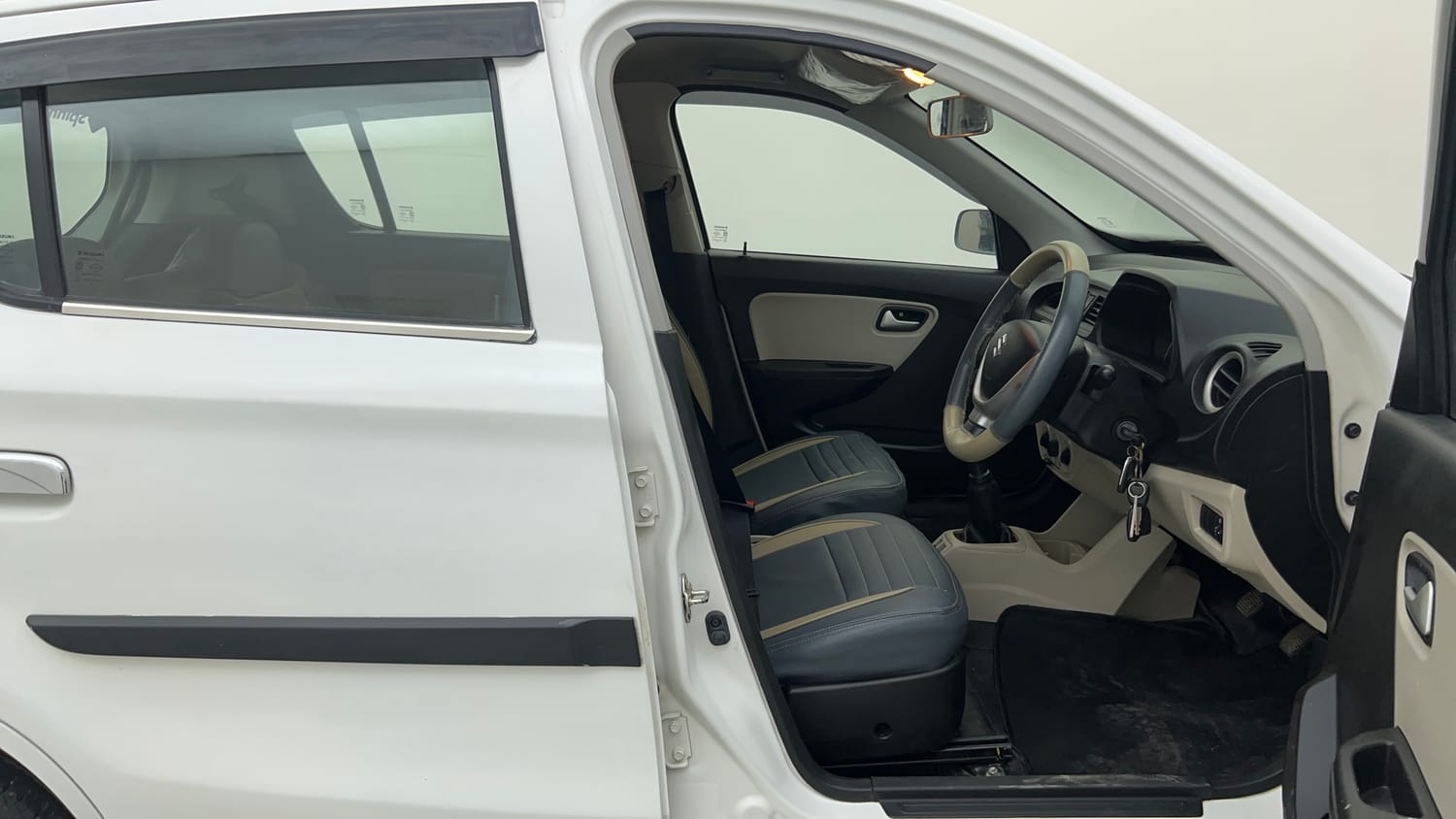 Used 2019 Maruti Suzuki Alto 800 LXi Petrol Manual interior RIGHT SIDE FRONT DOOR CABIN VIEW