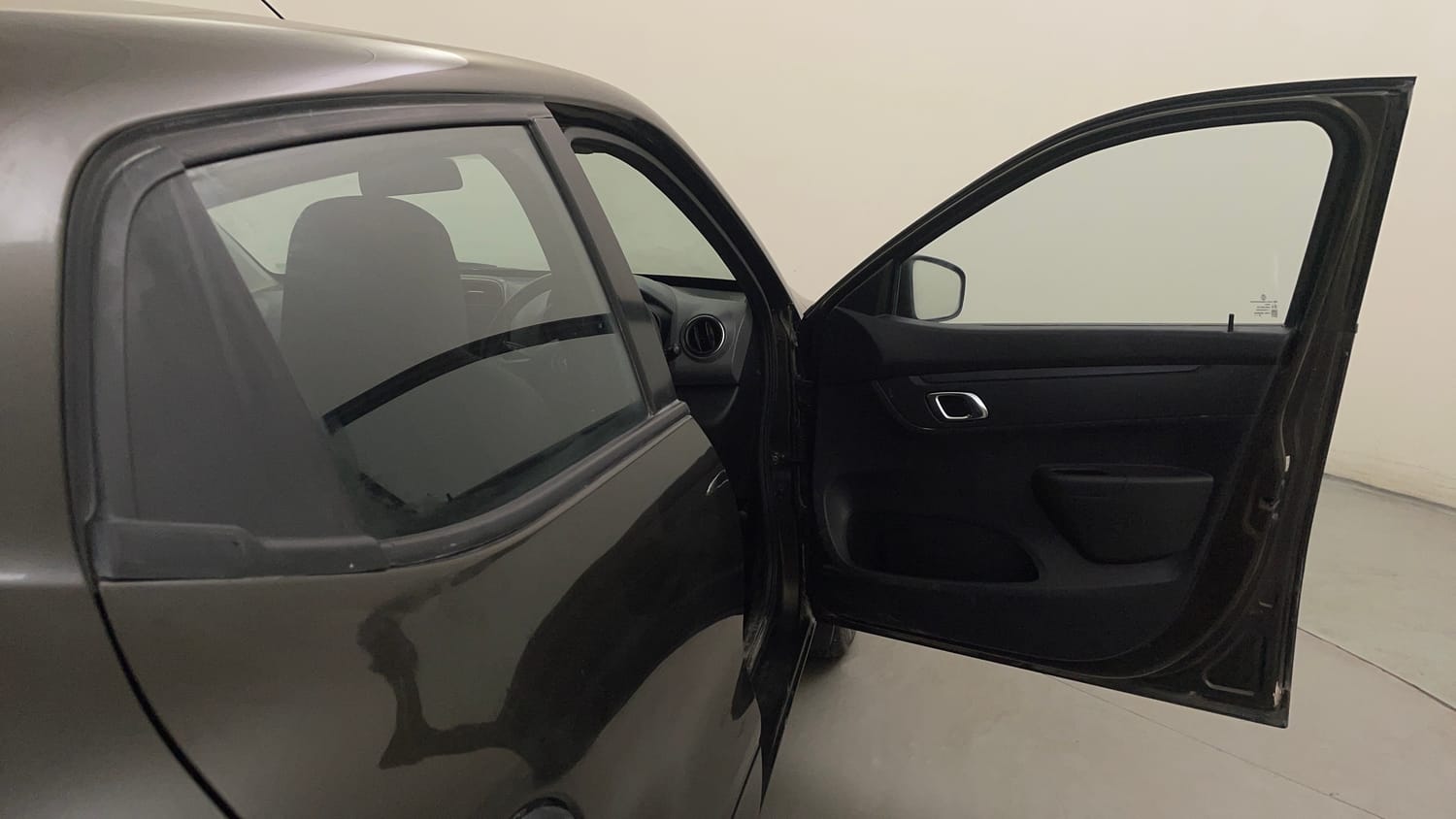 Used 2019 Renault Kwid RXT Opt Petrol Manual interior RIGHT FRONT DOOR OPEN VIEW