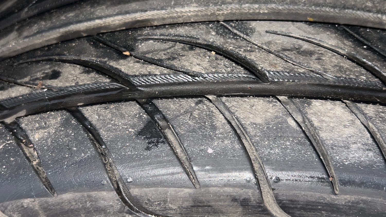 Used 2024 Toyota Glanza V AMT Petrol Automatic tyres LEFT FRONT TYRE TREAD VIEW