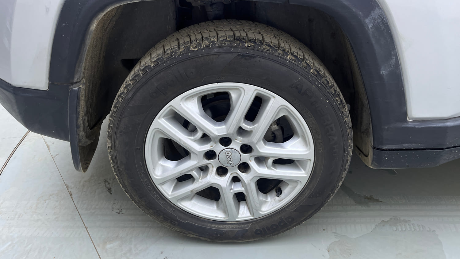 Used 2018 Jeep Compass Limited (O) 2.0 Diesel Diesel Manual tyres RIGHT REAR TYRE RIM VIEW