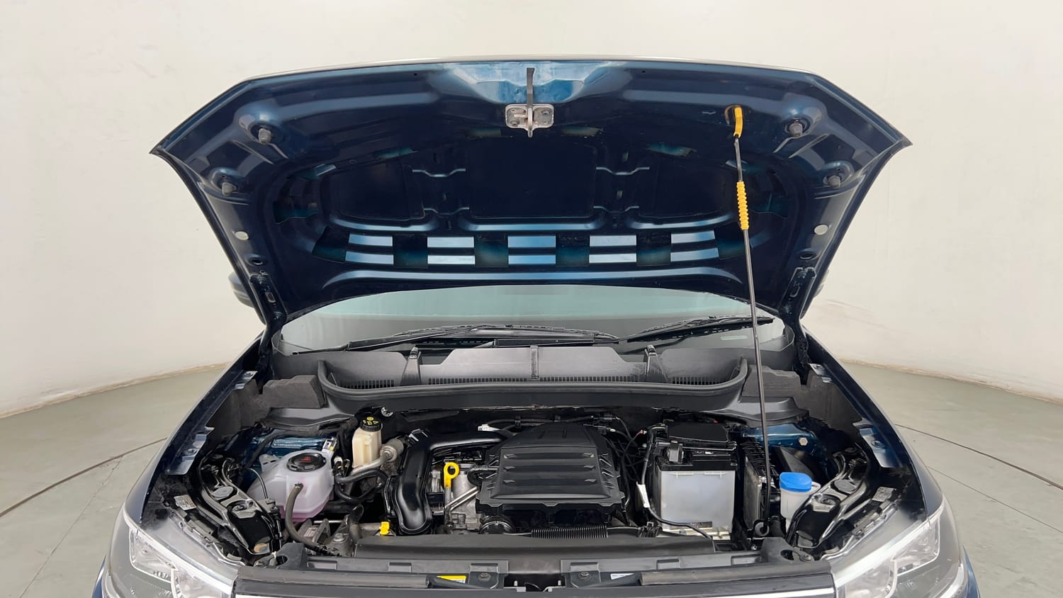 Used 2025 Volkswagen Taigun Highline 1.0 TSI MT Petrol Manual engine ENGINE & BONNET OPEN FRONT VIEW