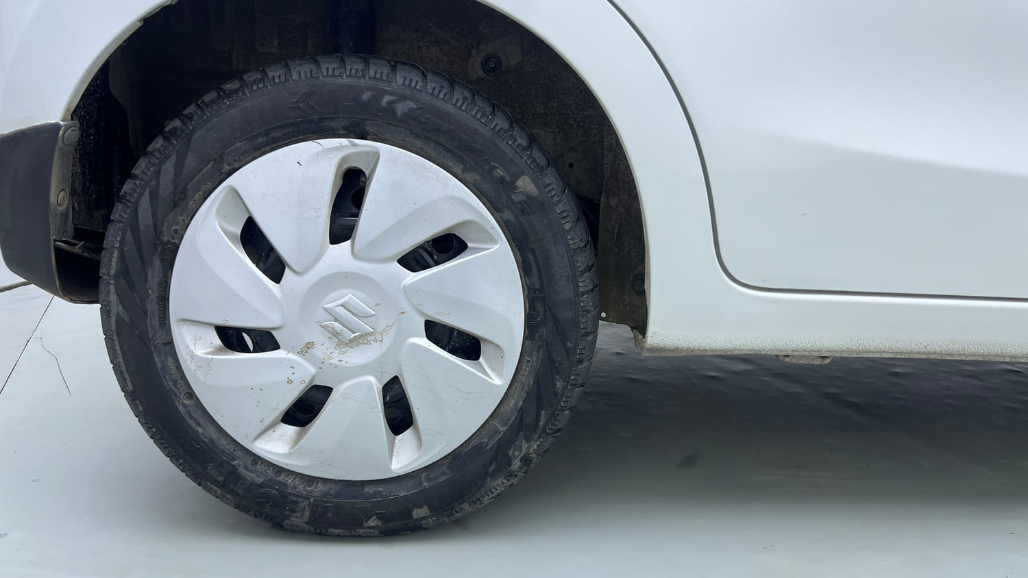 Used 2014 Maruti Suzuki Celerio VXi Petrol Manual tyres RIGHT REAR TYRE RIM VIEW