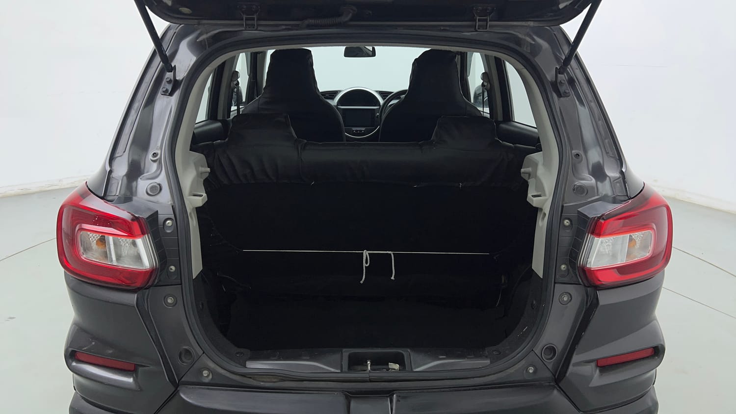 Used 2019 Maruti Suzuki S-Presso VXi Plus AMT Petrol Automatic interior DICKY INSIDE VIEW