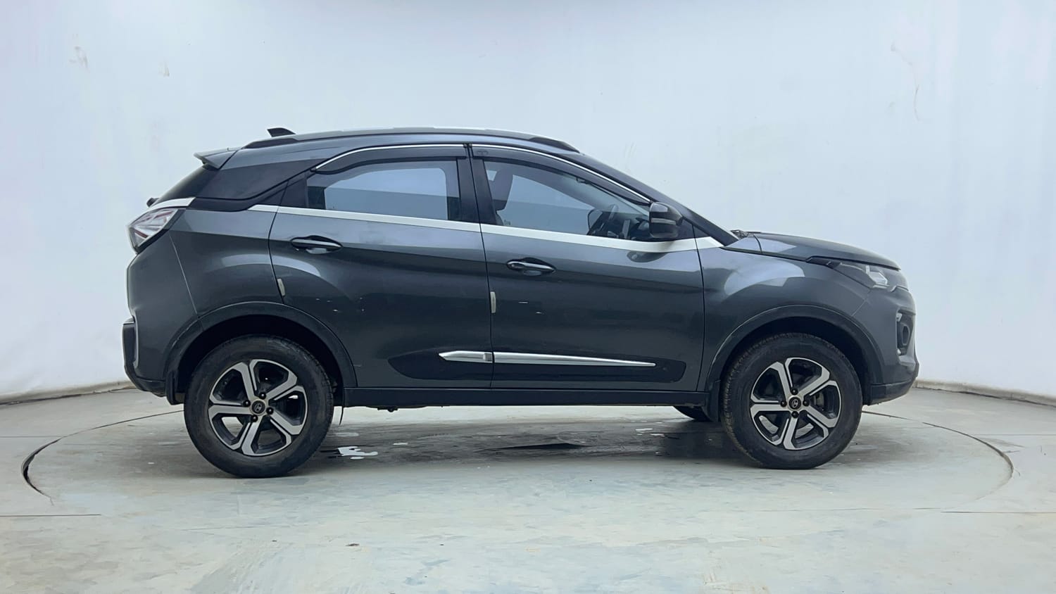 Used 2023 Tata Nexon XZ Plus (L) Petrol Manual exterior RIGHT SIDE VIEW