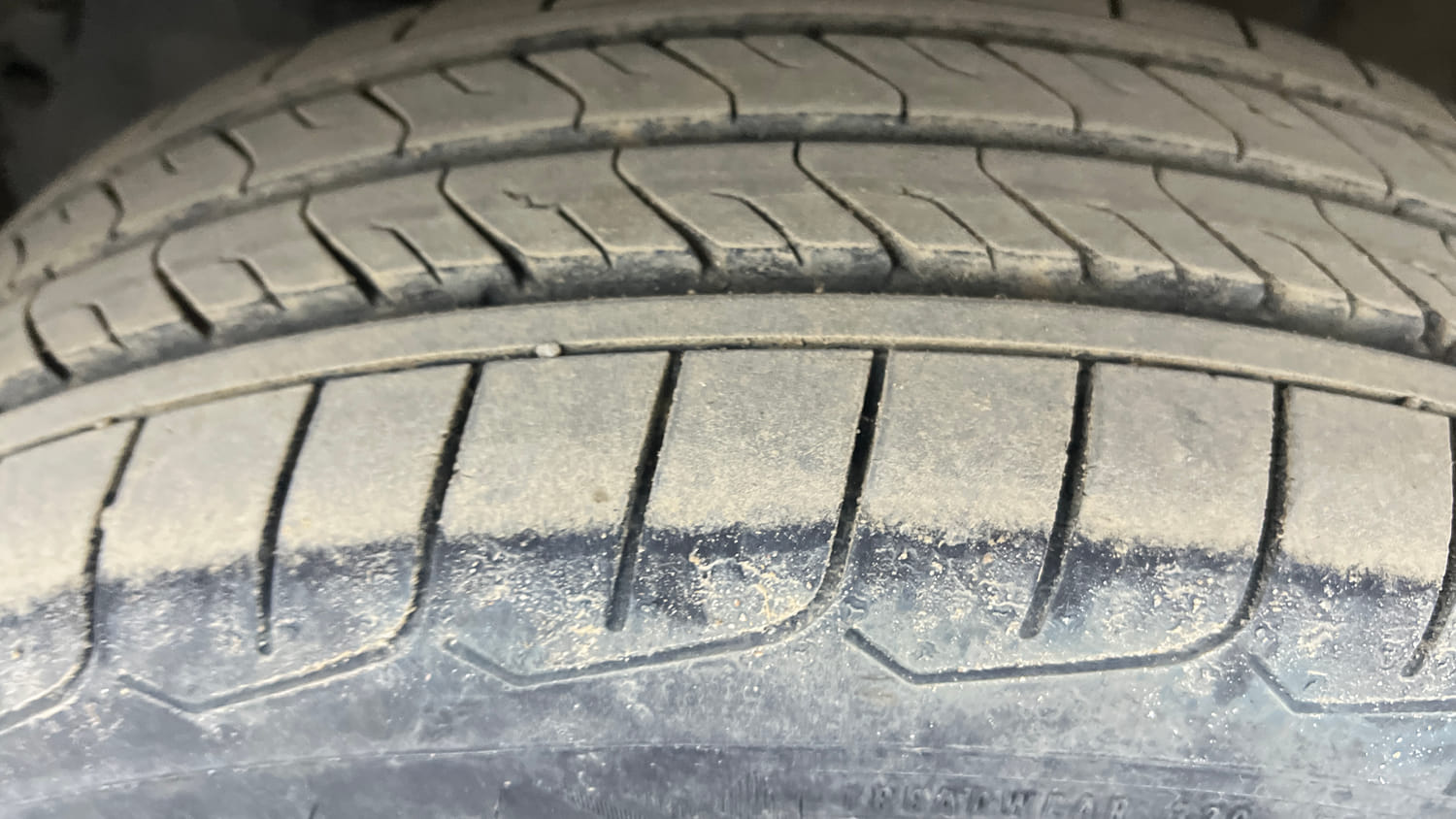 Used 2013 Maruti Suzuki Ertiga Vxi Petrol Manual tyres LEFT FRONT TYRE TREAD VIEW