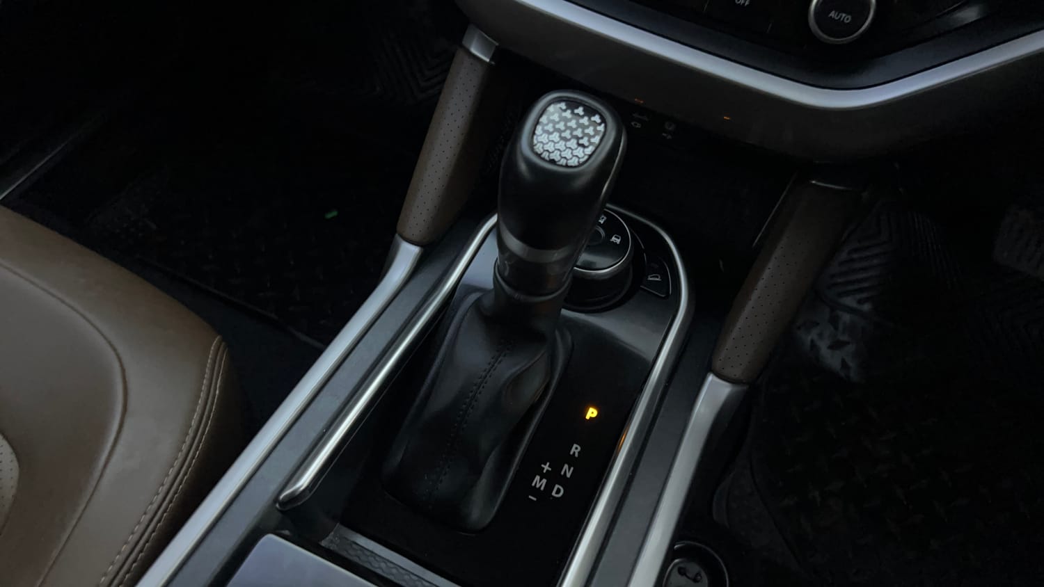 Used 2021 Tata Harrier XZA Plus Dual Tone Diesel Automatic interior GEAR  KNOB VIEW