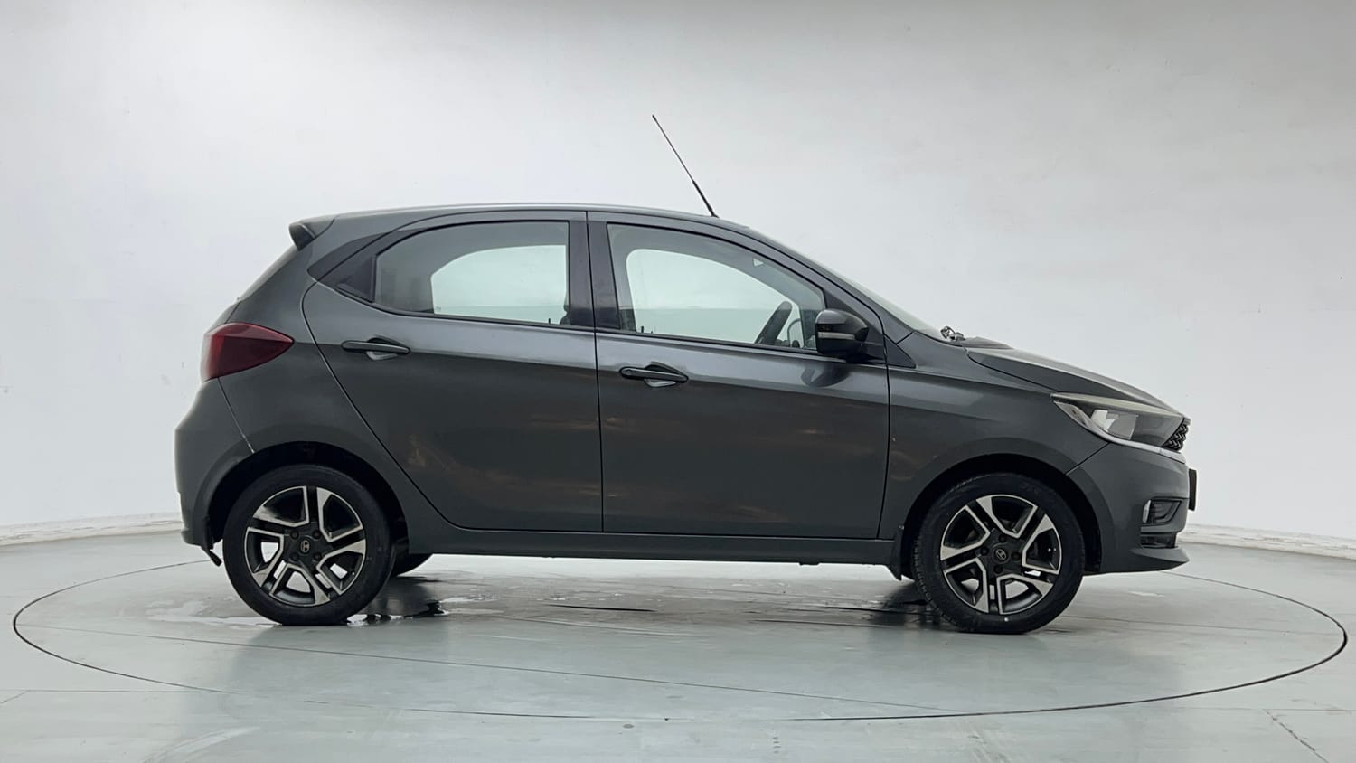 Used 2020 Tata Tiago XZ Plus Petrol Manual exterior RIGHT SIDE VIEW
