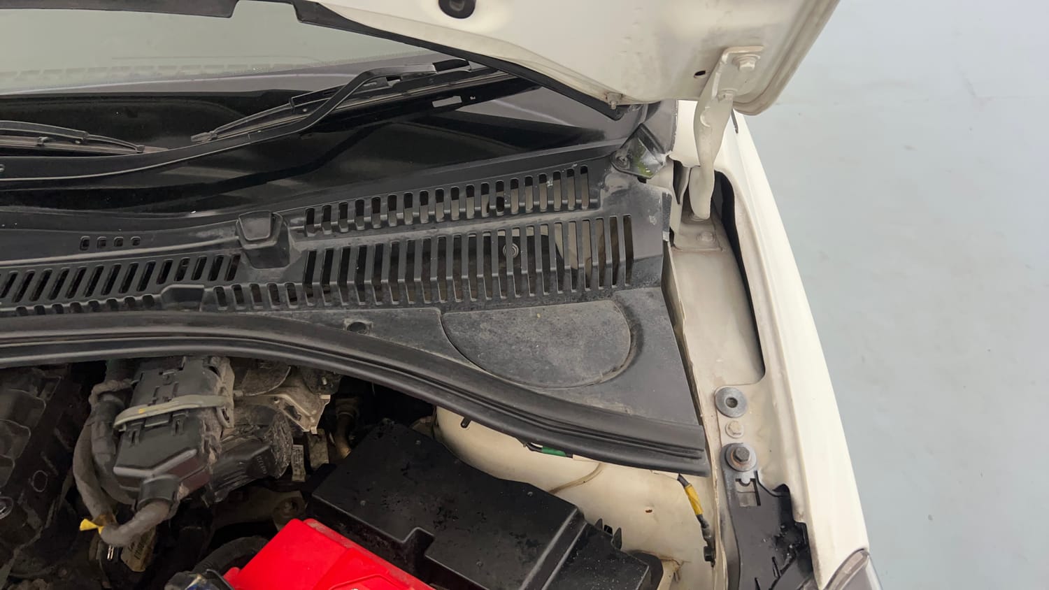 Used 2022 Tata Tiago XZ Plus Petrol Manual engine ENGINE LEFT SIDE HINGE & APRON VIEW