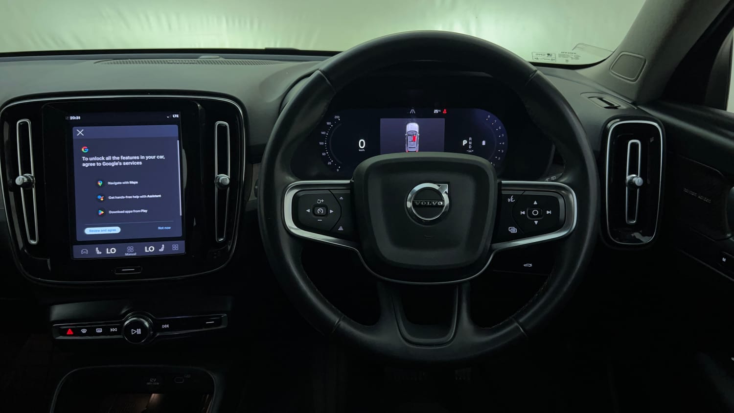 Used 2023 Volvo XC40 B4 Ultimate Petrol Automatic interior STEERING VIEW