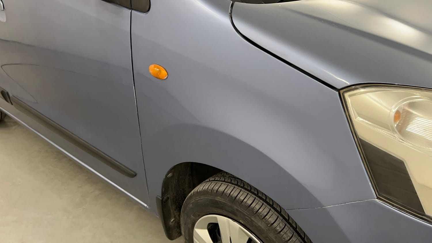 Used 2016 Maruti Suzuki Wagon R 1.0 VXI AMT Petrol Automatic dents MINOR SCRATCH