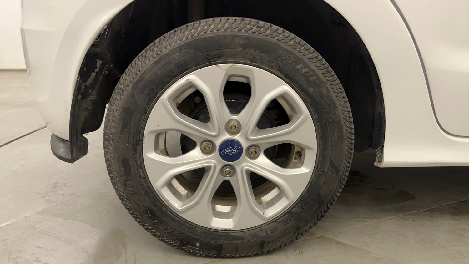 Used 2018 Ford Figo Titanium 1.2 Ti-VCT Petrol Manual tyres RIGHT REAR TYRE RIM VIEW
