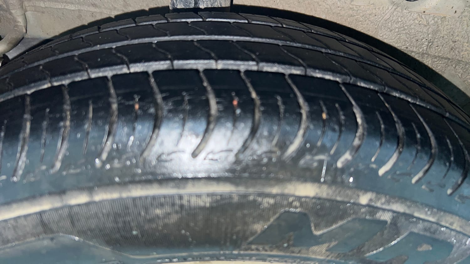 Used 2014 Maruti Suzuki Celerio VXi AMT Petrol Automatic tyres RIGHT REAR TYRE TREAD VIEW