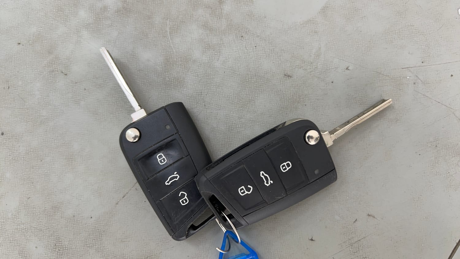 Used 2025 Volkswagen Taigun Highline 1.0 TSI MT Petrol Manual extra CAR KEY VIEW