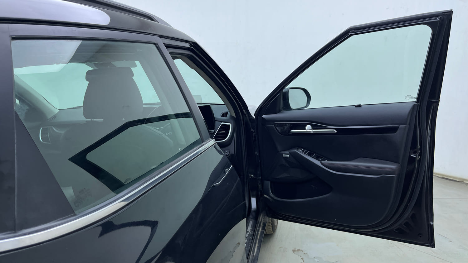 Used 2022 Kia Seltos GTX Plus 1.4 DCT Petrol Automatic interior RIGHT FRONT DOOR OPEN VIEW