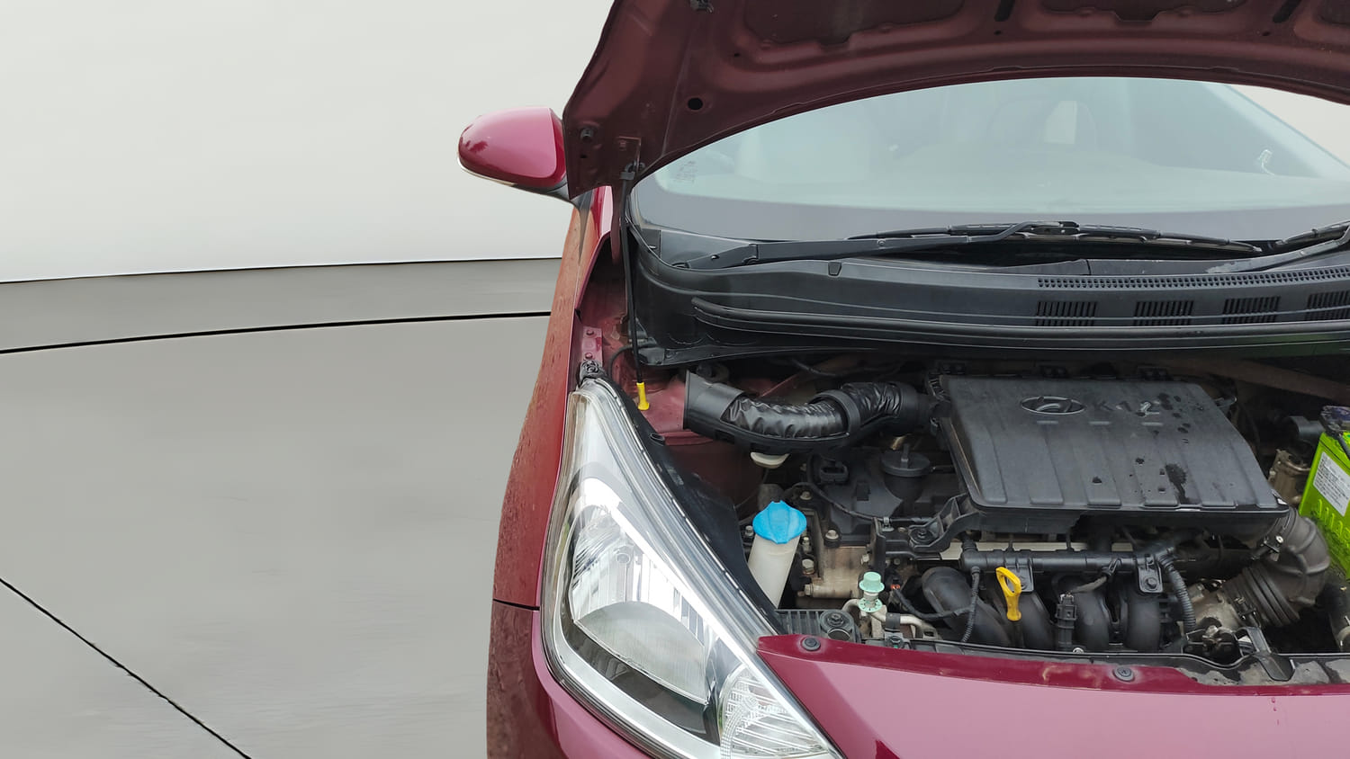 Used 2017 Hyundai Xcent SX 1.2 Petrol Manual engine ENGINE RIGHT SIDE HINGE & APRON VIEW
