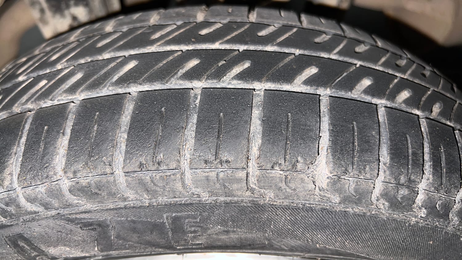Used 2017 Maruti Suzuki Alto 800 LXi Petrol Manual tyres RIGHT REAR TYRE TREAD VIEW