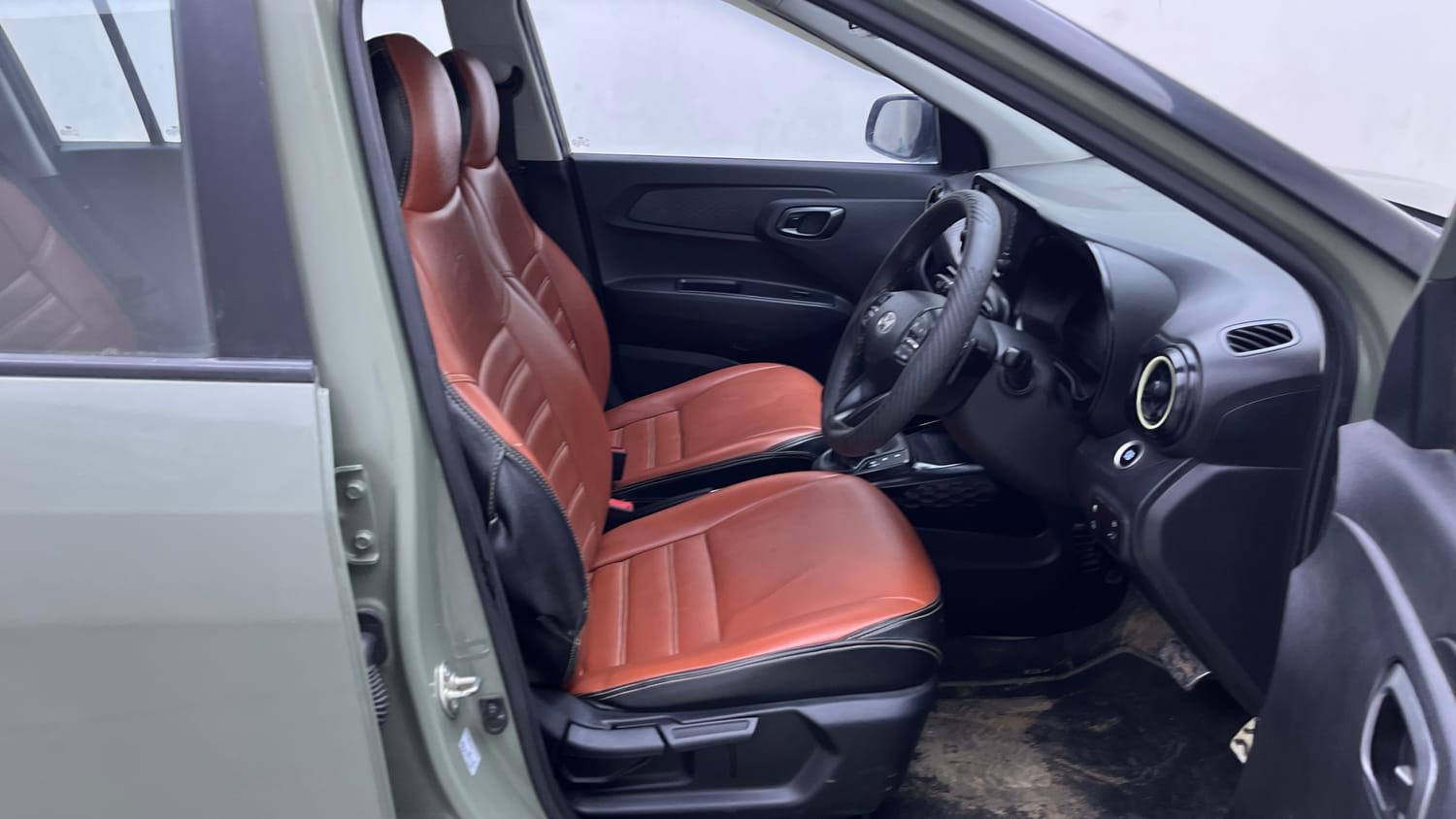 Used 2023 Hyundai Exter SX (O) Connect 1.2 AMT Dual Tone Petrol Automatic interior RIGHT SIDE FRONT DOOR CABIN VIEW
