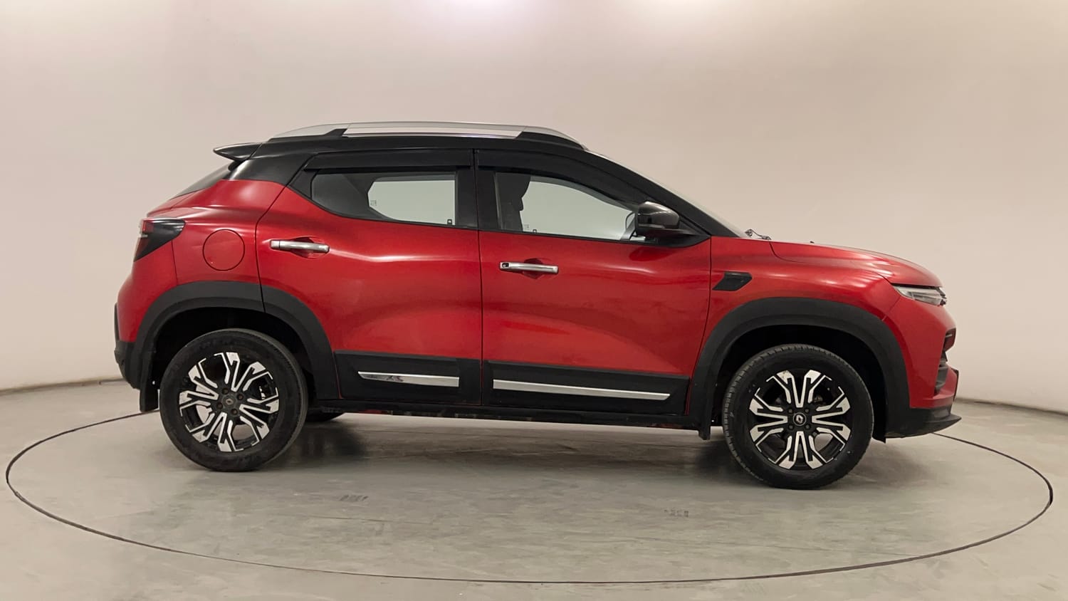 Used 2022 Renault Kiger RXT (O) MT Dual Tone Petrol Manual exterior RIGHT SIDE VIEW