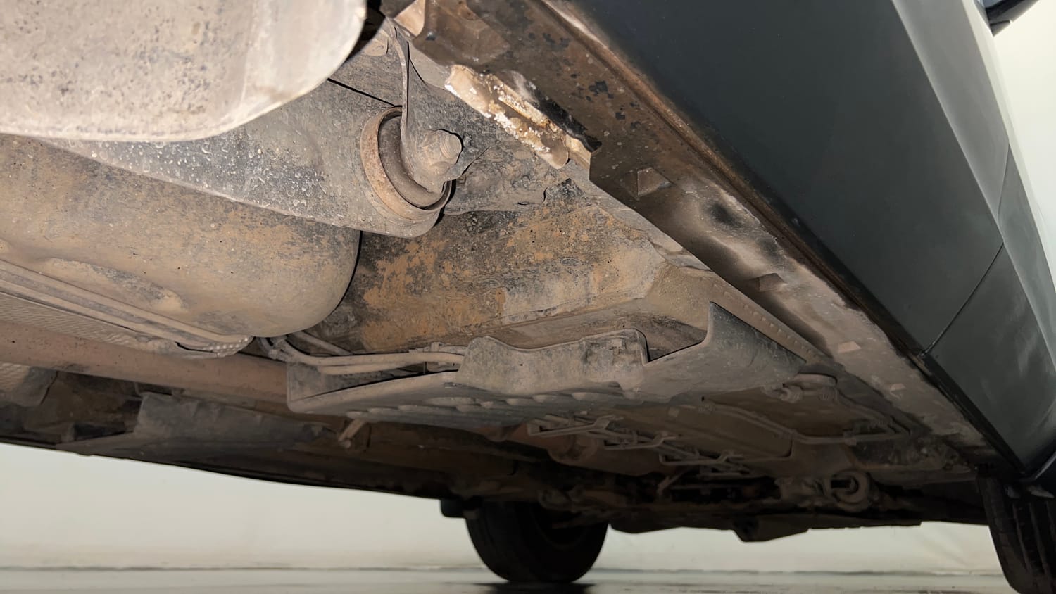 Used 2021 Tata Harrier XZA Plus Dual Tone Diesel Automatic extra REAR RIGHT UNDERBODY VIEW
