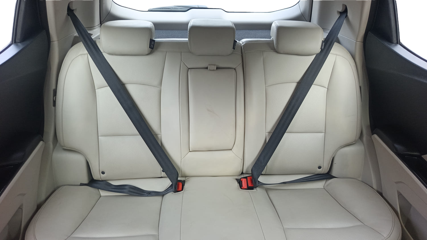 Used 2022 Mahindra XUV 300 W8 (O) 1.5 Diesel AMT Diesel Automatic interior REAR SEAT CONDITION VIEW