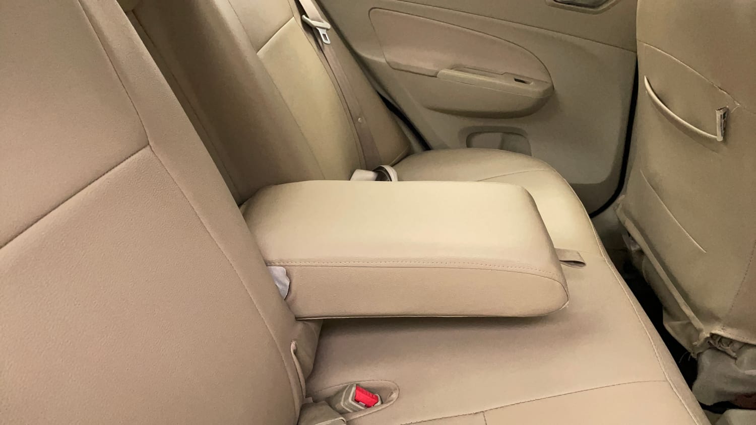 Used 2013 Maruti Suzuki Swift Dzire VXI Petrol Manual top_features Rear seat centre arm rest