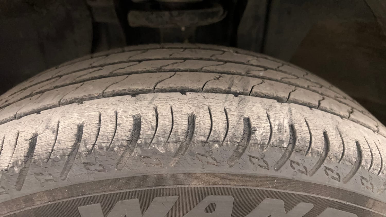 Used 2022 Renault Kiger RXT (O) MT Dual Tone Petrol Manual tyres LEFT FRONT TYRE TREAD VIEW