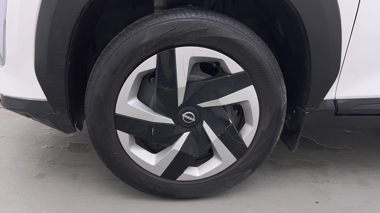 Used 2021 Nissan Magnite XL Petrol Manual tyres LEFT FRONT TYRE RIM VIEW