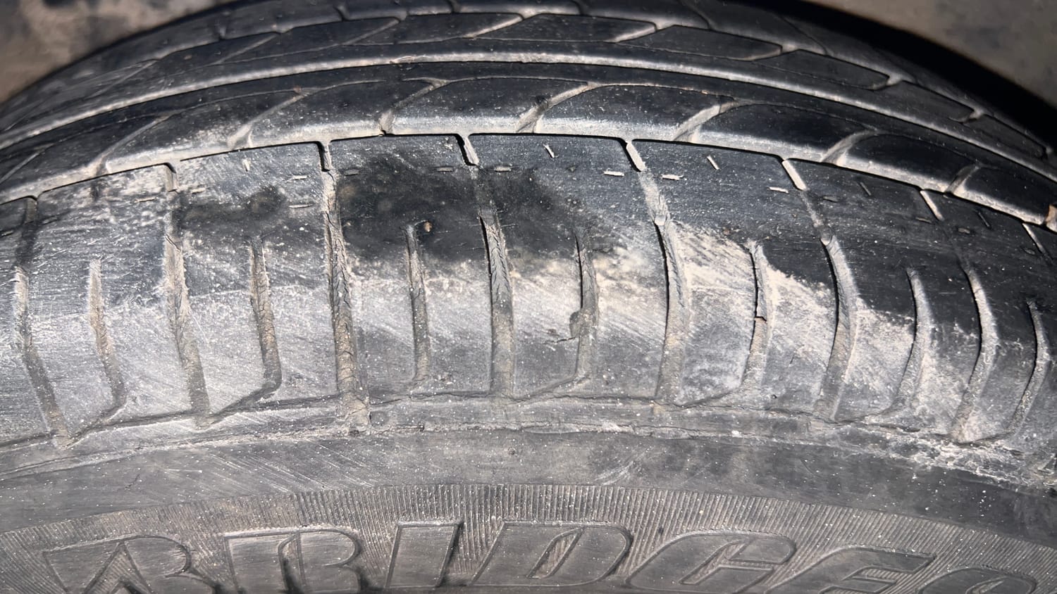 Used 2015 Hyundai i10 Magna 1.1 iRDE2 Petrol Manual tyres LEFT REAR TYRE TREAD VIEW
