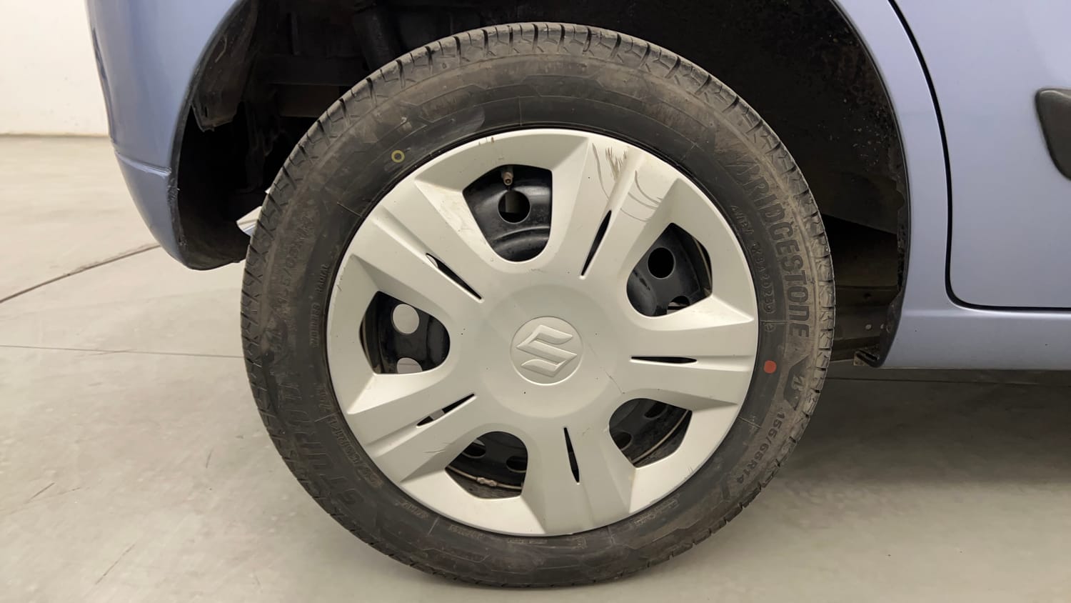 Used 2016 Maruti Suzuki Wagon R 1.0 VXI AMT Petrol Automatic tyres RIGHT REAR TYRE RIM VIEW