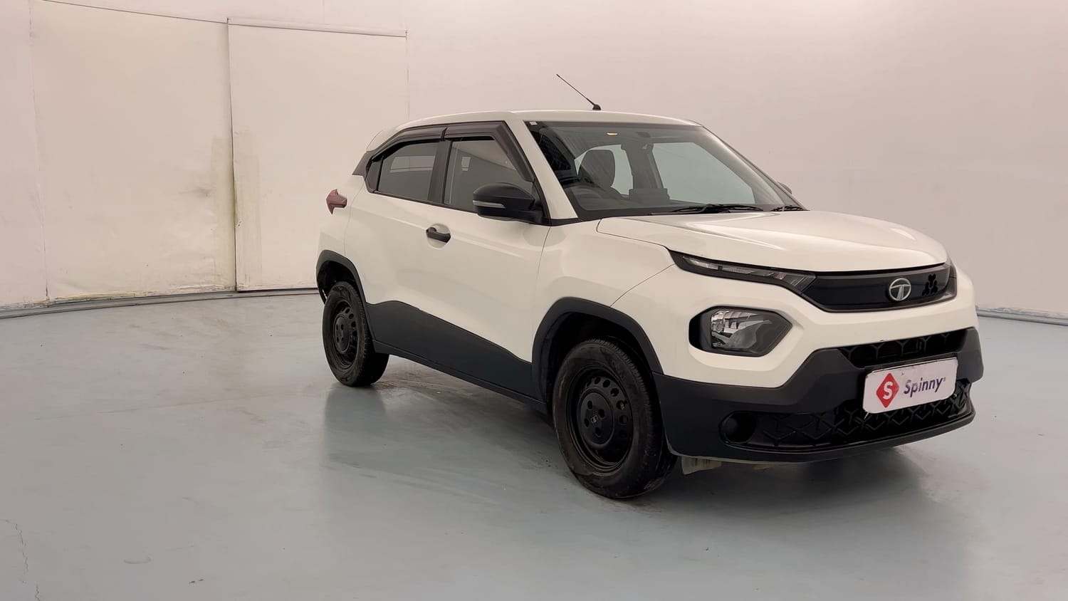Used 2022 Tata Punch Pure MT Petrol Manual exterior RIGHT FRONT CORNER VIEW