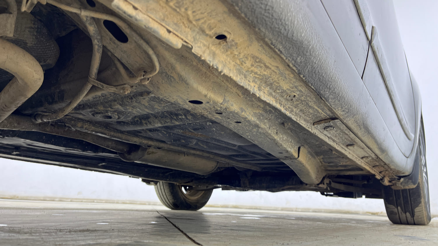 Used 2018 Maruti Suzuki Dzire ZDi Plus AMT Diesel Automatic extra REAR RIGHT UNDERBODY VIEW