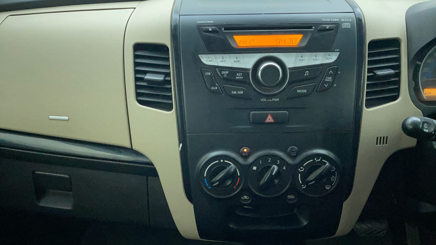 Used 2018 Maruti Suzuki Wagon R 1.0 VXI AMT Petrol Automatic interior MUSIC SYSTEM & AC CONTROL VIEW