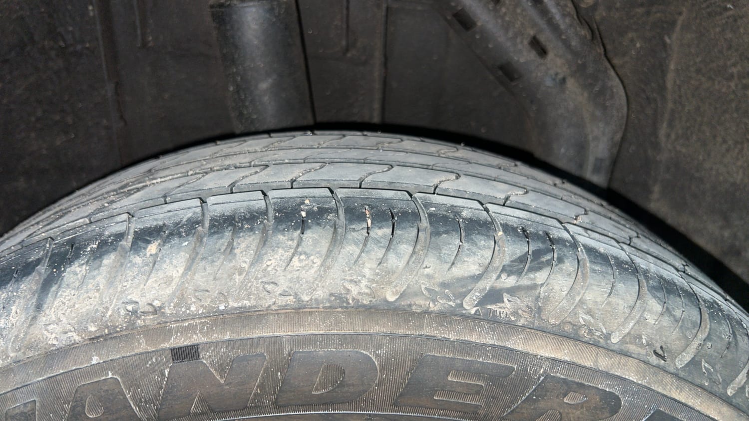 Used 2026 Renault Kiger Emotion CVT Turbo Dual Tone Petrol Automatic tyres RIGHT REAR TYRE TREAD VIEW