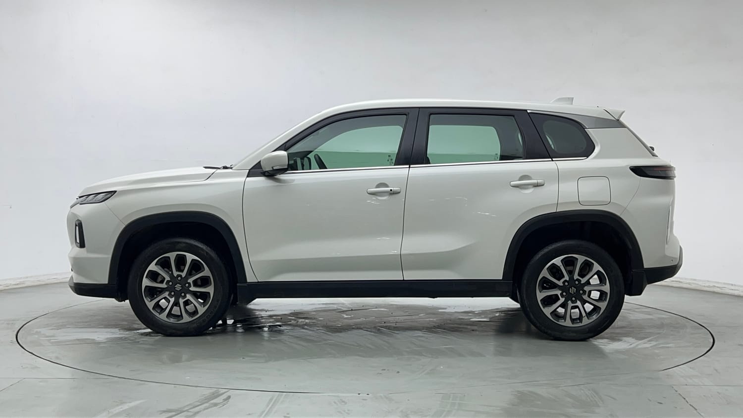 Used 2023 Maruti Suzuki Grand Vitara Zeta Smart Hybrid Petrol Manual exterior LEFT SIDE VIEW