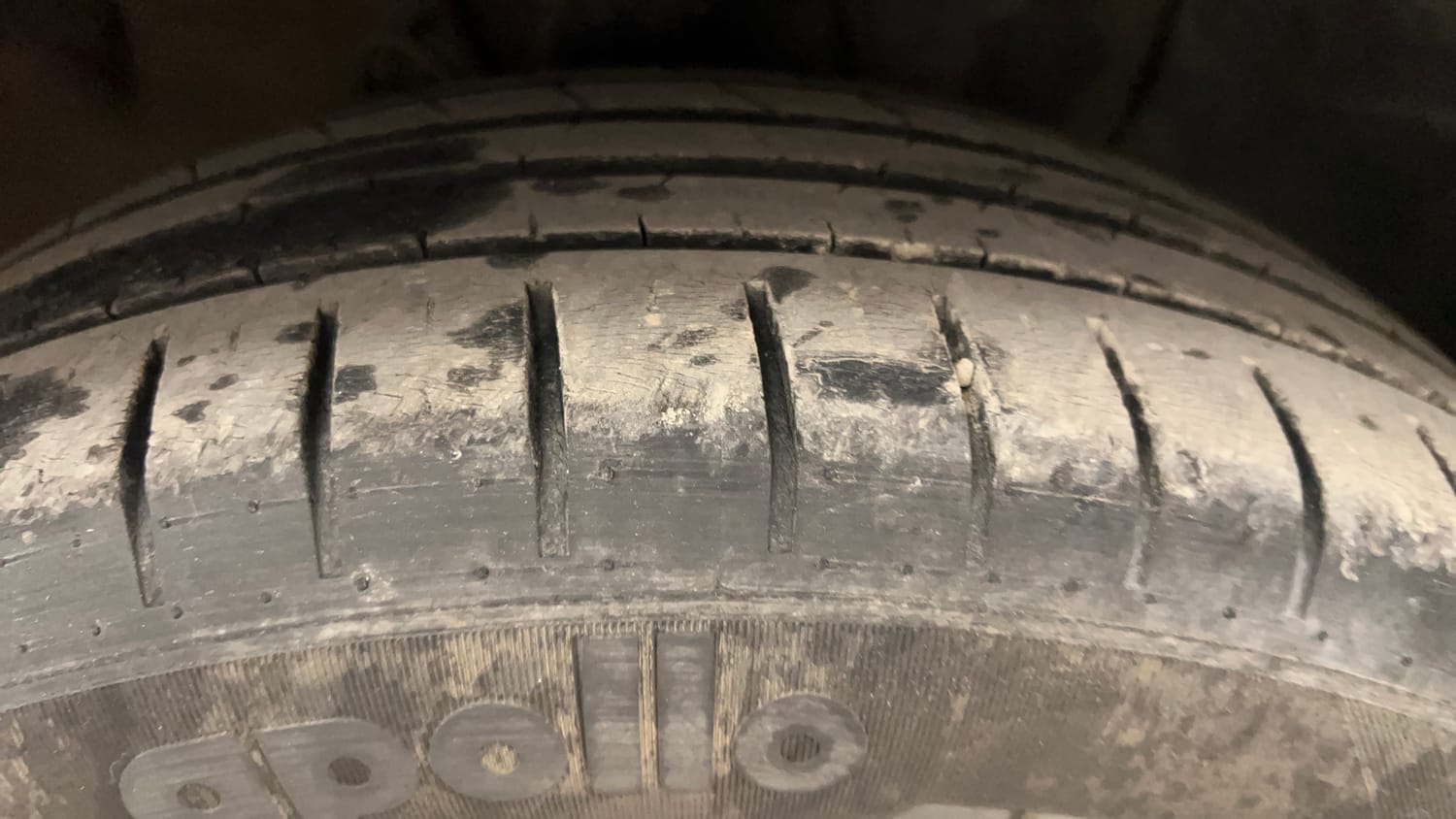 Used 2015 Hyundai Elite i20 Asta 1.2 Petrol Manual tyres RIGHT FRONT TYRE TREAD VIEW