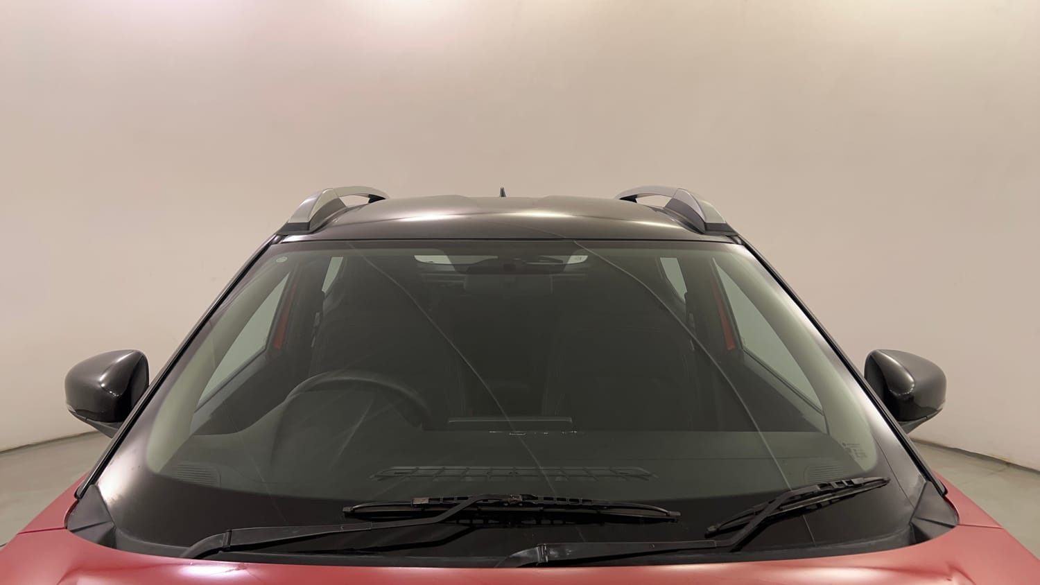 Used 2022 Renault Kiger RXT (O) MT Dual Tone Petrol Manual exterior FRONT WINDSHIELD VIEW